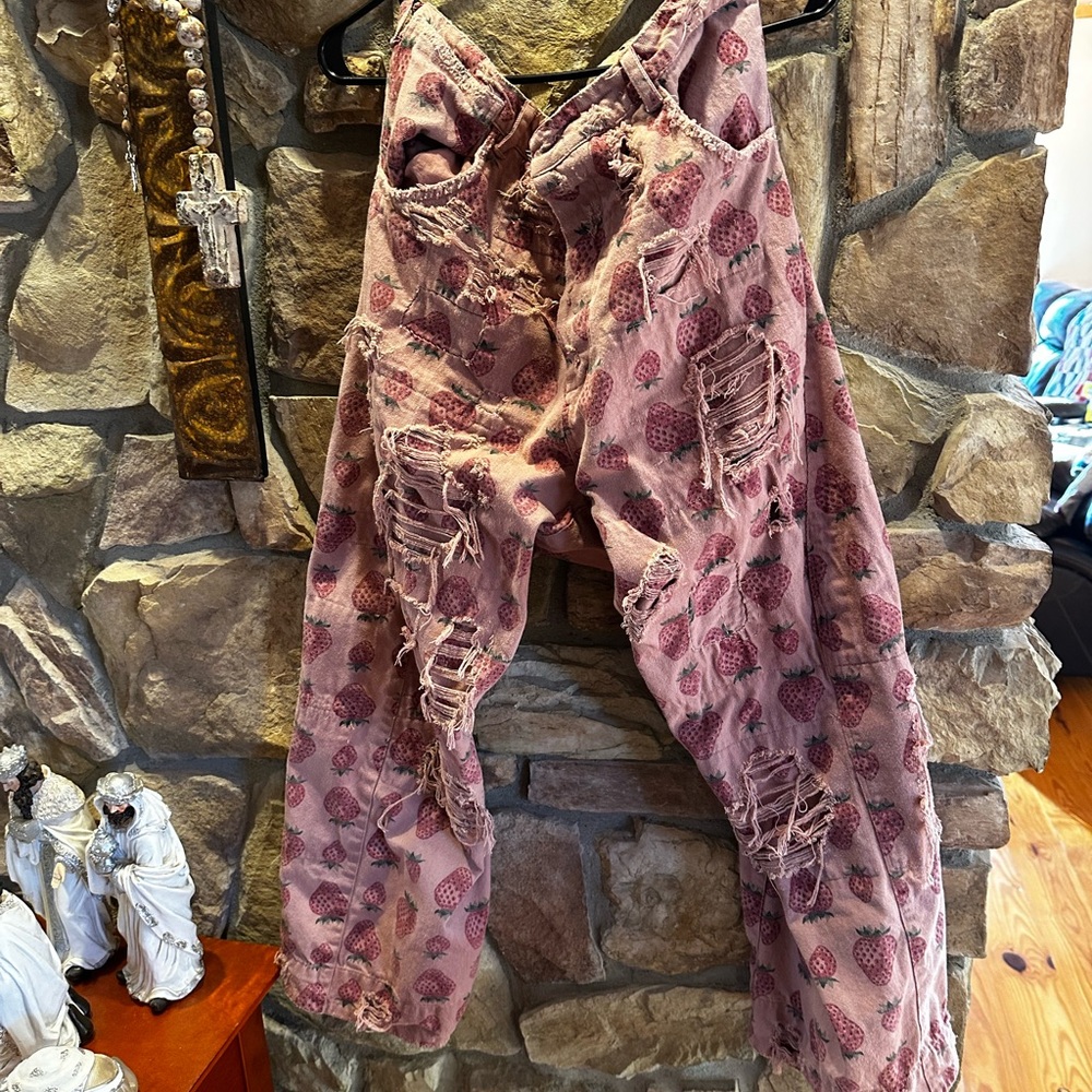 Magnolia Pearl strawberry provision trousers